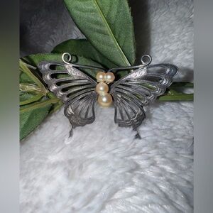 Vintage Sterling Silver Filigree Butterfly Brooch with 4 Freshwater Pearls Body